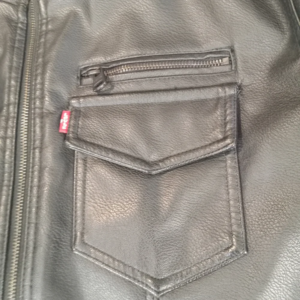 Levis levi men